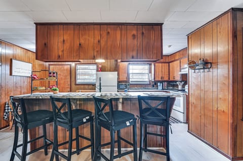 Kitchen | Refrigerator | Microwave