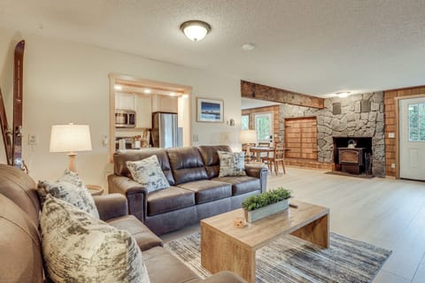 Government Camp Vacation Rental | 6BR | 6BA | 3,500 Sq Ft