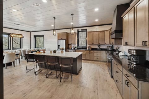 A clean and well equipped kitchen for all your meals.