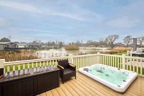 Heathery Lodge, Allerthorpe Golf & Country Park, York - Host & Stay