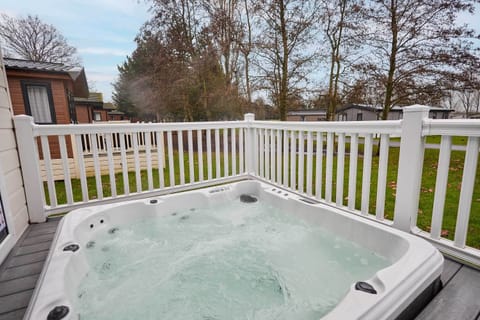 Graceland, Allerthorpe Golf & Country Park, York - Host & Stay