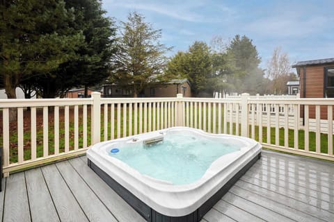 Dakota Lodge, Allerthorpe Golf & Country Park, York - Host & Stay
