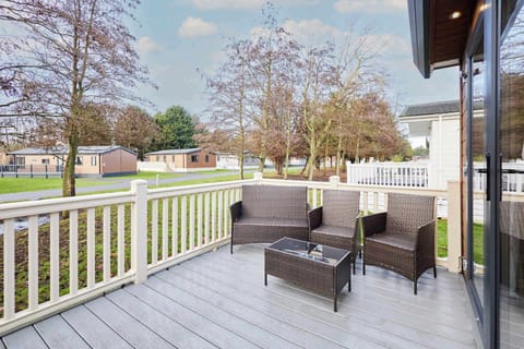 Cherry Lodge, Allerthorpe Golf & Country Park, York - Host & Stay