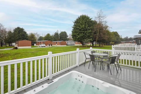 Brian's Lodge, Allerthorpe Golf & Country Park, York - Host & Stay