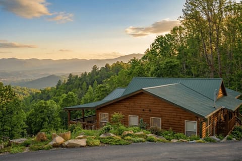 Welcome to Majestic Horizon — your front-row seat to the Smoky Mountains.