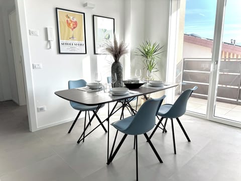 Cocktail Sarnico Color Suites •Garage -Self check-2 min. from the lake and downtown Apartment in Province of Brescia