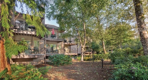 Exterior-3-Whispering-Woods-Resorts