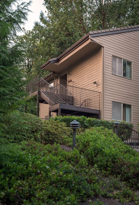 Exterior-4-Whispering-Woods-Resorts