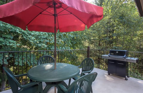 Barbecue-Area-Whispering-Woods-Resorts