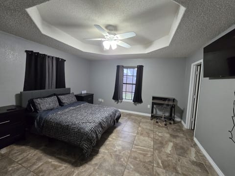 Master Bedroom Queen Bed