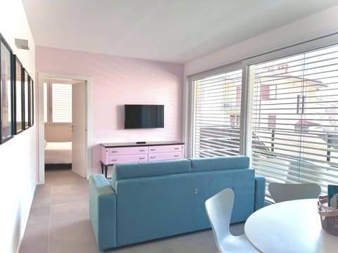 Pantone Sarnico Color Suites -Garage-Self check-in-Close to the lake and downtown Apartment in Province of Brescia