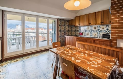 Alda's Home: Sea View Retreat Apartment in Lavagna