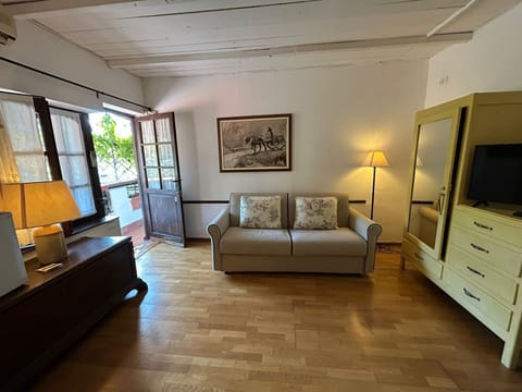 Room 'Verde Mela' with Mountain View, Wi-Fi and Air Conditioning Apartment in Liguria