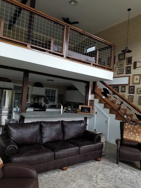 Private Heritage River Property-Stunning Views the West Prong of the Frio River. Cabin in Rio Grande