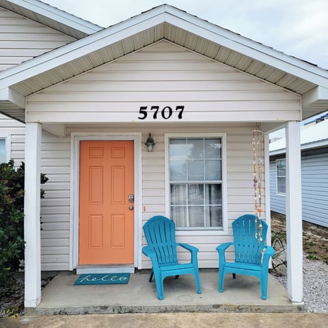 Beach house private entrance with porch seating