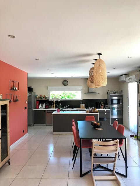 Comfortable family villa! Swimming pool, spa, games and nearby amenities Villa in Roquefort-les-Pins