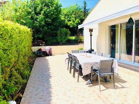Comfortable family villa! Swimming pool, spa, games and nearby amenities Villa in Roquefort-les-Pins