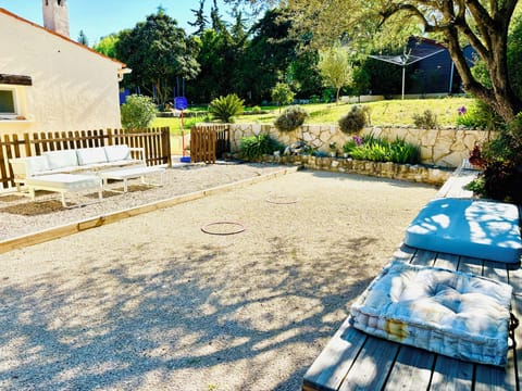 Comfortable family villa! Swimming pool, spa, games and nearby amenities Villa in Roquefort-les-Pins