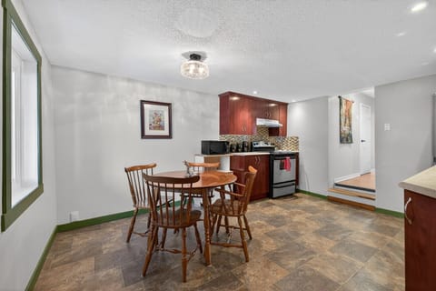 Dinning area in the kitchen