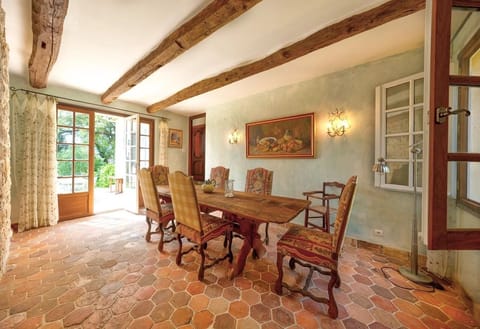 Magical Provincial estate with 4 bedrooms, 4 bathrooms, pool and grounds. House in Mouans-Sartoux