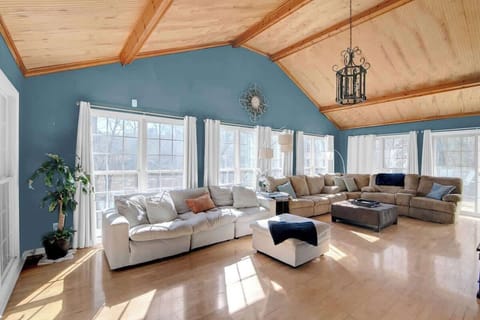 Great Room - First Level

Double Couches, access to the screened in deck and the unscreened back deck from this room.