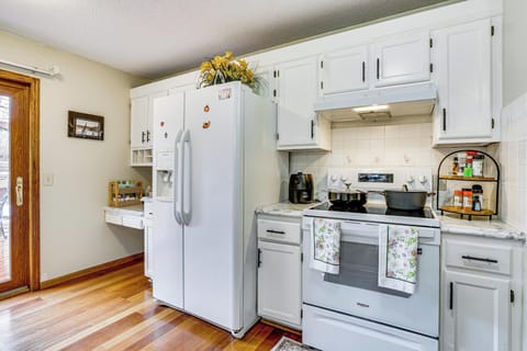 Kitchen | Main Level