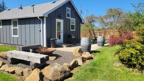 Relaxing Castle Rock Home w/Fenced Yard, AC & Fire Pit Near Town House in Washington