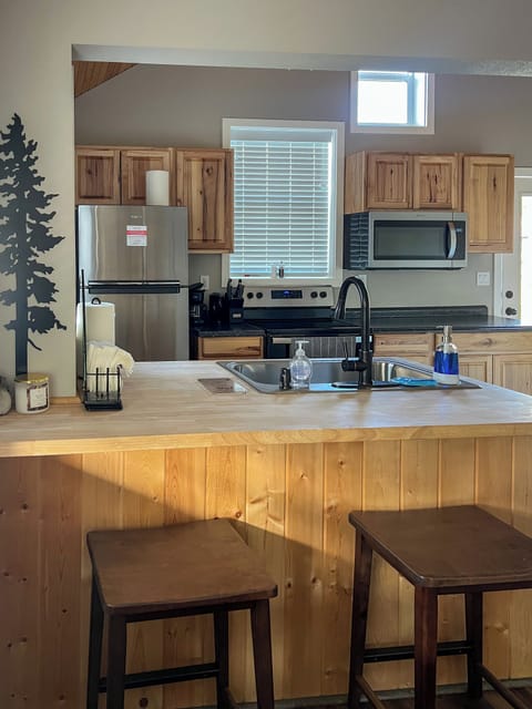 Relaxing Castle Rock Home w/Fenced Yard, AC & Fire Pit Near Town House in Washington