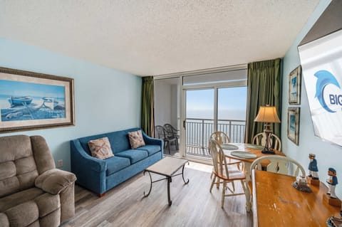 Bright Living Space with Relaxing Views 🌊
