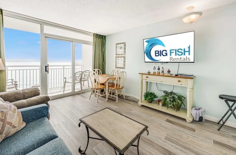 Amazing Living Room, Beautifully Decorated, Stunning Views🌊☀️
