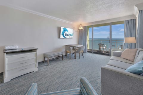 Amazing Living Room, Beautifully Decorated, Stunning Views🌊☀️
