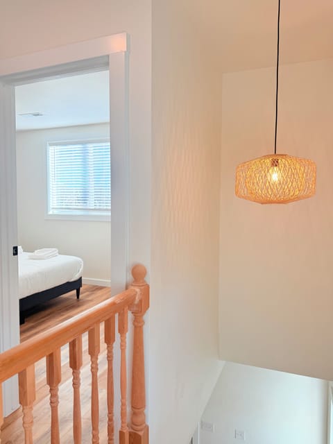 Spacious Home, Vaulted Ceilings, Ample Parking, Near Tacoma Dome/Downtown House in Tacoma