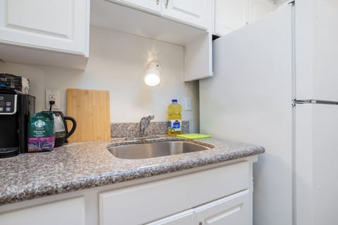 Fully Furnished Private Room in Queen Anne Seattle Apartment in Fremont