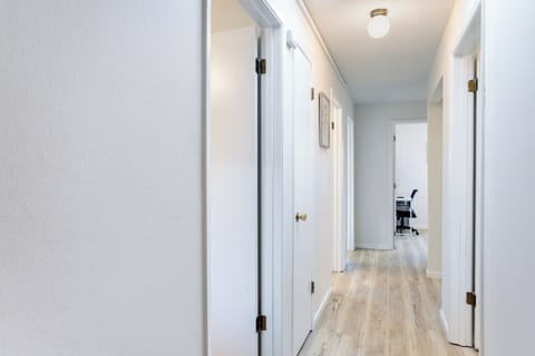 Fully Furnished Private Room in Queen Anne Seattle Apartment in Fremont