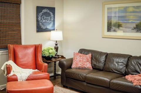 Such a comfortable living room.