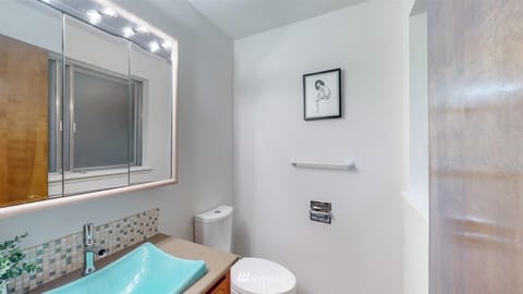 3-bedroom house in amazing Tacoma near JBLM House in Steilacoom