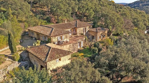 Villa 8 rooms 10/12 persons - Private swimming pool - Air conditioning - Wifi - Quiet environment -... House in Grimaud