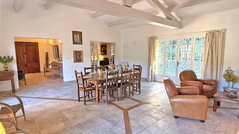 Villa 8 rooms 10/12 persons - Private swimming pool - Air conditioning - Wifi - Quiet environment -... House in Grimaud