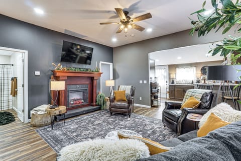 Sedalia Vacation Rental | 2BR | 2BA | 970 Sq Ft