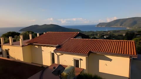 Apartment 'Adriana Bilocale' with Sea View, Wi-Fi and Air Conditioning Apartment in Lacona