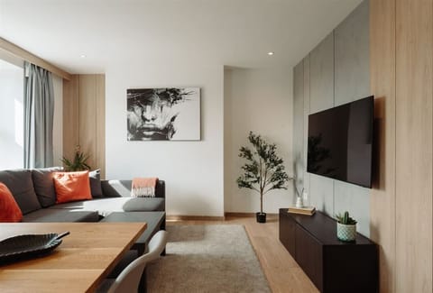 Riviera Residence | Sleeps 4 | Parking | Torquay Apartment in Torquay