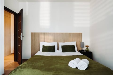 Riviera Residence | Sleeps 4 | Parking | Torquay Apartment in Torquay