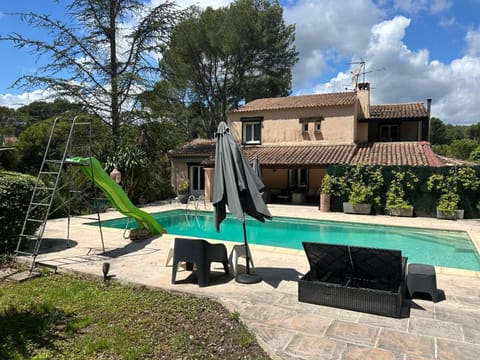 Ideal for vacations with family or friends: semi-detached house 150 m². House in Mougins