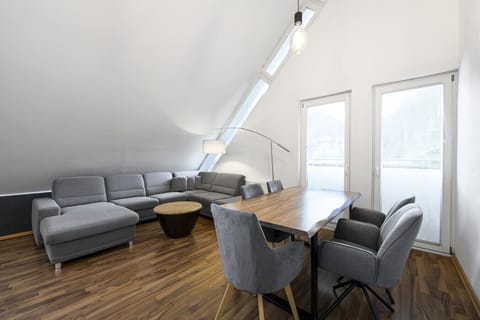 Modernes Loft-Penthouse mit 6 m Raumhöhe für 2–4 Personen Apartment in Bad Hofgastein