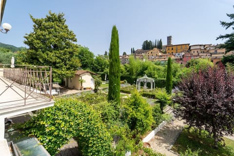 * Villa Fiorentina - Private Oasis in Barga Town Villa in Barga