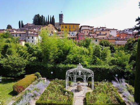 * Villa Fiorentina - Private Oasis in Barga Town Villa in Barga