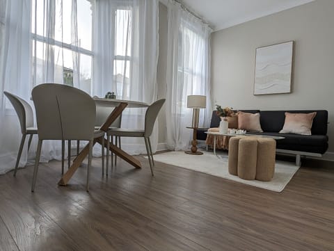 Living Room / Lounge