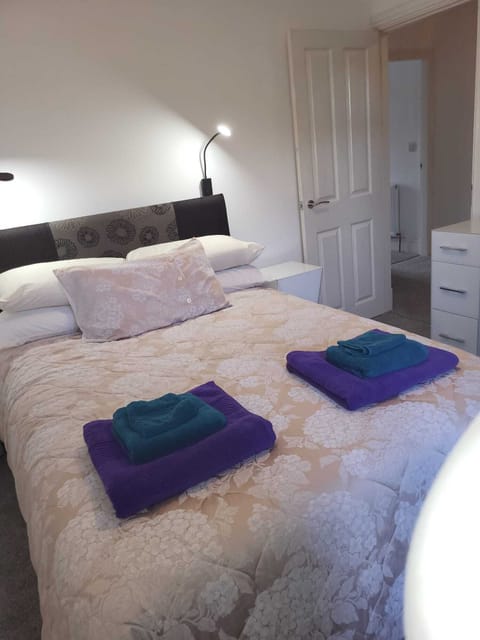 Modernised 3 bedroom 2 bathroom home ideal for business or pleasure House in Wales