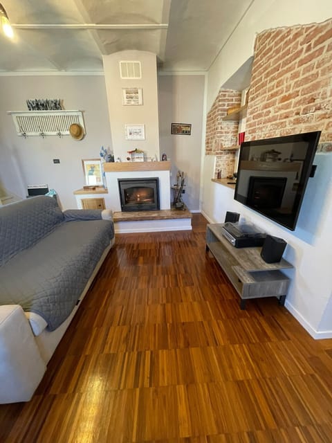 Holiday Home 'La Casa Di Noah' with Mountain View, Private Terrace and Wi-Fi House in Liguria