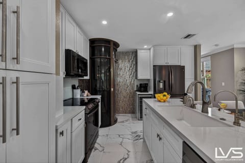 Fully Equipped Chef’s Kitchen